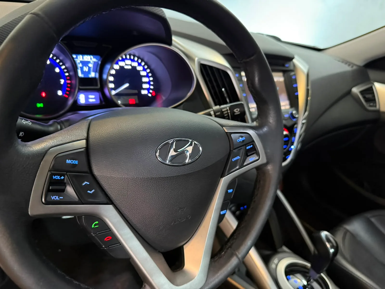 Hyundai-Veloster-2013 (9).jpeg